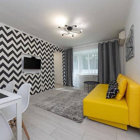 Flat 24 On Lesi Ukrainki 12 With 1 Bedroom Kyjev Exteriér fotografie