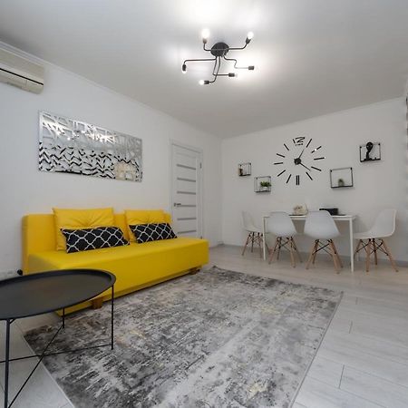 Flat 24 On Lesi Ukrainki 12 With 1 Bedroom Kyjev Exteriér fotografie