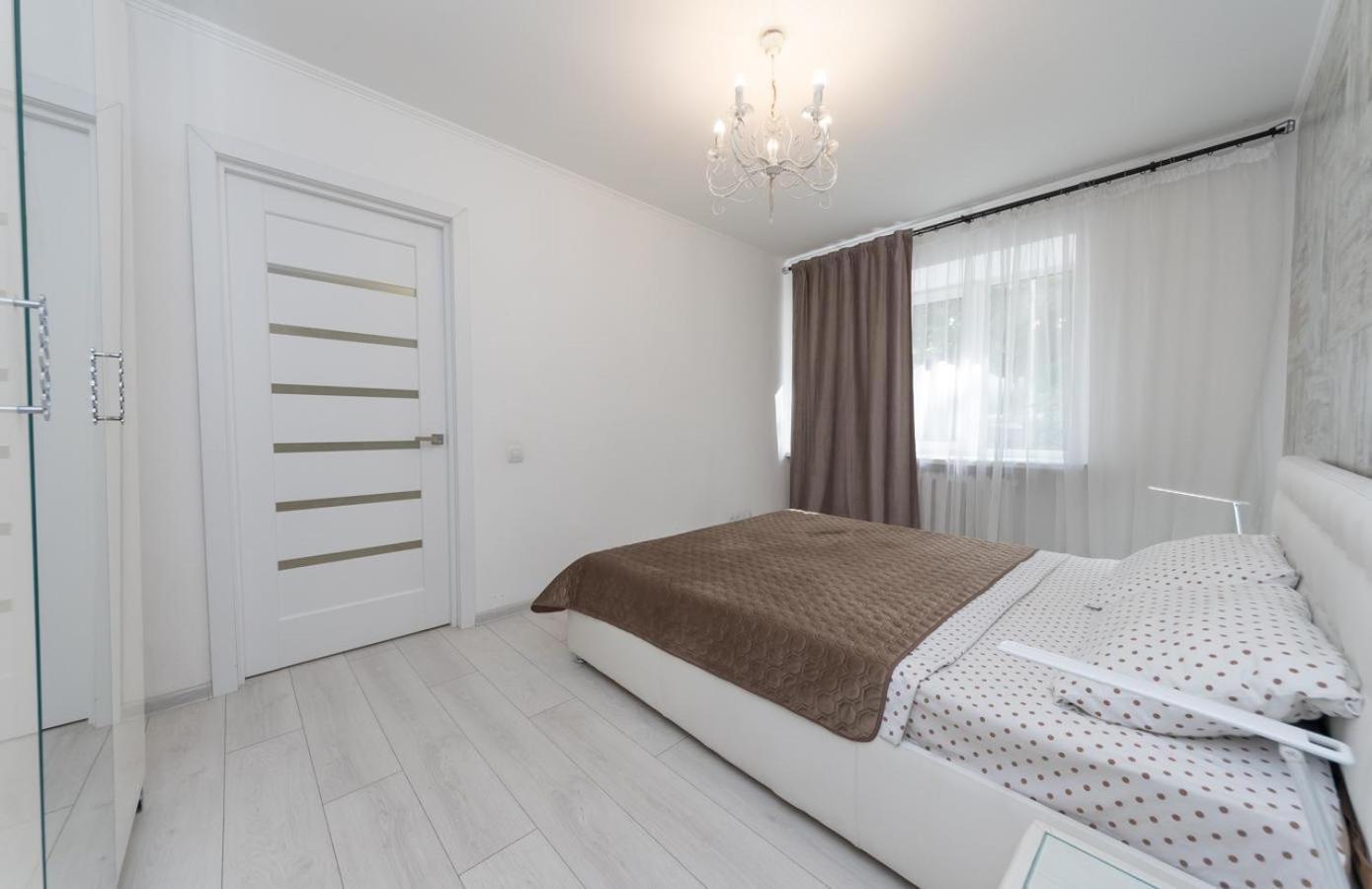 Flat 24 On Lesi Ukrainki 12 With 1 Bedroom Kyjev Exteriér fotografie