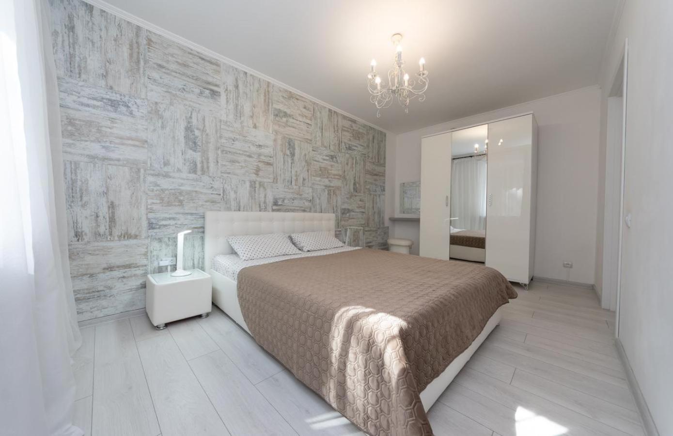 Flat 24 On Lesi Ukrainki 12 With 1 Bedroom Kyjev Exteriér fotografie