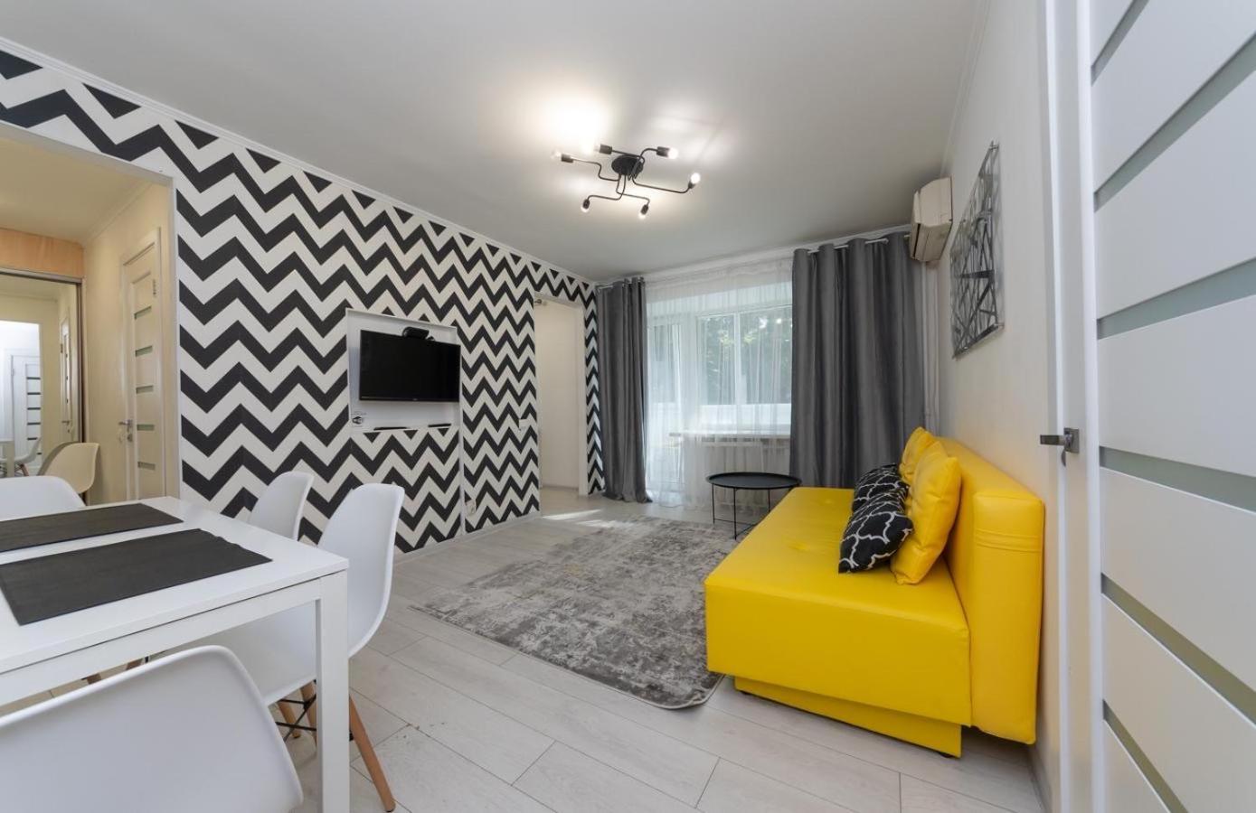 Flat 24 On Lesi Ukrainki 12 With 1 Bedroom Kyjev Exteriér fotografie